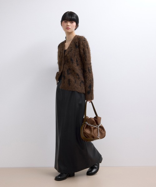 ADAM ET ROPE'(アダムエロペ)の「【WEB限定】シンセティックレザータイトスカート(スカート・レディース・ブラック/オフホワイト/ダークブラウン・36/38)」の9枚目の写真