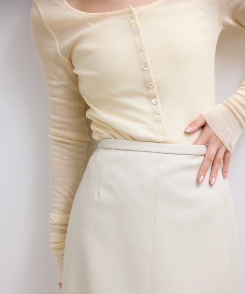 ADAM ET ROPE'(アダムエロペ)の「【WEB限定】シンセティックレザータイトスカート(スカート・レディース・ブラック/オフホワイト/ダークブラウン・36/38)」の14枚目の写真