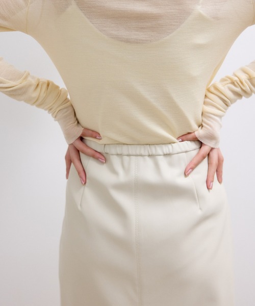 ADAM ET ROPE'(アダムエロペ)の「【WEB限定】シンセティックレザータイトスカート(スカート・レディース・ブラック/オフホワイト/ダークブラウン・36/38)」の15枚目の写真