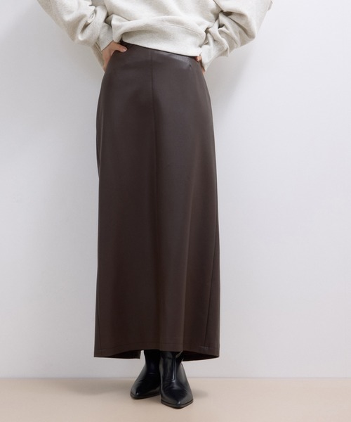 ADAM ET ROPE'(アダムエロペ)の「【WEB限定】シンセティックレザータイトスカート(スカート・レディース・ブラック/オフホワイト/ダークブラウン・36/38)」の17枚目の写真