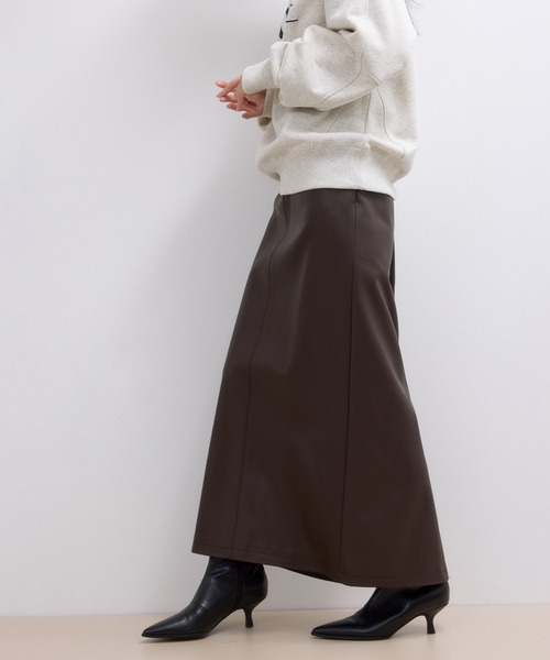 ADAM ET ROPE'(アダムエロペ)の「【WEB限定】シンセティックレザータイトスカート(スカート・レディース・ブラック/オフホワイト/ダークブラウン・36/38)」の18枚目の写真