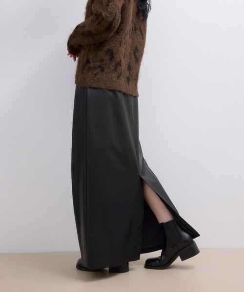 ADAM ET ROPE'(アダムエロペ)の「【WEB限定】シンセティックレザータイトスカート(スカート・レディース・ブラック/オフホワイト/ダークブラウン・36/38)」の21枚目の写真