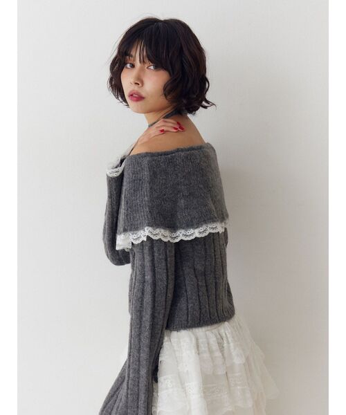 jouetie(ジュエティ)の「フリルレースオフショルニットトップス(ニット/セーター・レディース・アイボリー/ブラック/グレー・MEDIUM)」の6枚目の写真