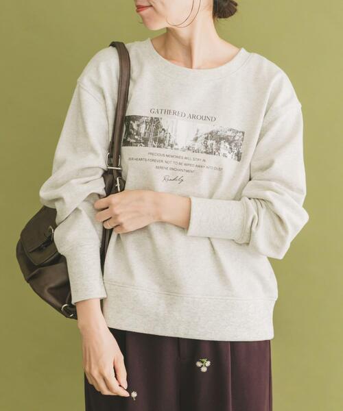 ITEMS URBANRESEARCH(アイテムズ アーバンリサーチ)の「フォトプリントスウエット(スウェット・レディース・ブラウン/オフホワイト/チャコールグレー・FREE)」の2枚目の写真