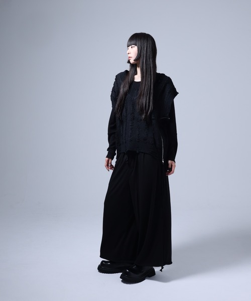 Ruze(ルゼ)の「Side zip damage knit vest / サイドジップ ダメージ ニットベスト(ニット/セーター・メンズ・ブラック・FREE)」の2枚目の写真