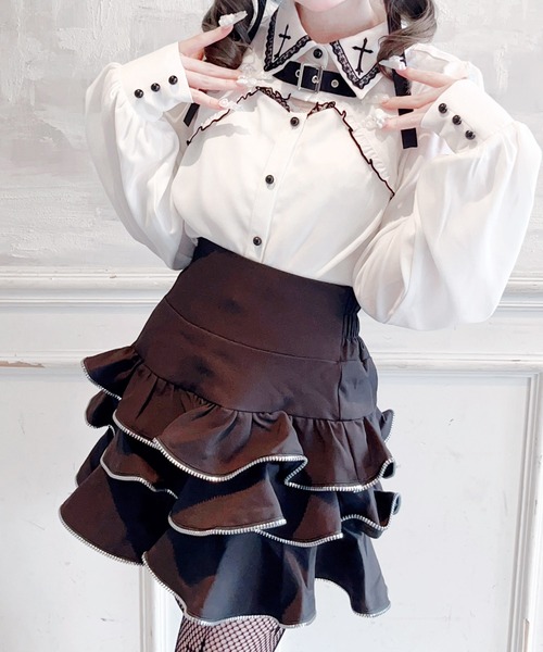 MA*RS(アメーバーマーズ)の「胸開きクロス刺繍ブラウス(Tシャツ/カットソー・レディース・ブラック/ホワイト・FREE)」の2枚目の写真