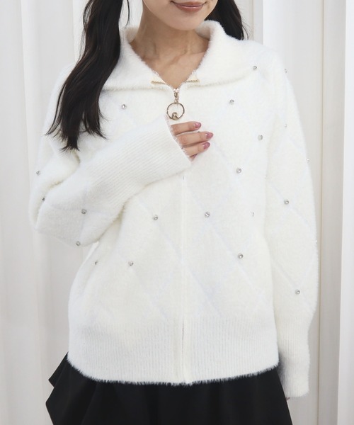 CECIL McBEE(セシルマクビー)の「ビジュー付きファー襟ジップニットカーディガン(カーディガン/ボレロ・レディース・ホワイト/ブラック/ブラウン・MEDIUM)」の6枚目の写真