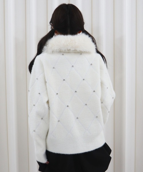 CECIL McBEE(セシルマクビー)の「ビジュー付きファー襟ジップニットカーディガン(カーディガン/ボレロ・レディース・ホワイト/ブラック/ブラウン・MEDIUM)」の8枚目の写真