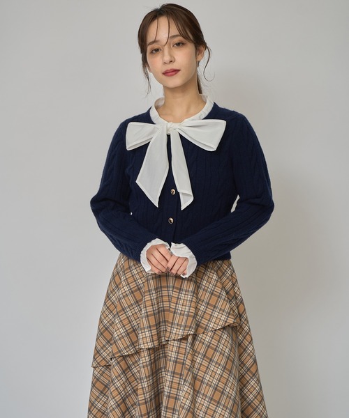 REDYAZEL（レディアゼル）の「ボウタイケーブルニットプルオーバー（ニット/セーター・レディース・レッド/グリーン/ネイビー/ベージュ・FREE）」の21枚目の写真