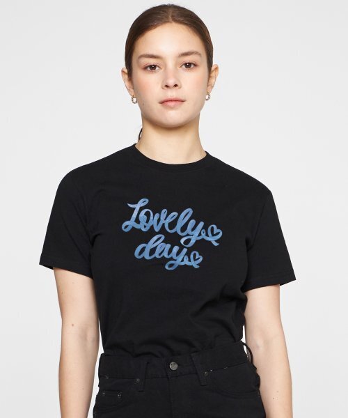 GRAVER（グレーバー）の「[ウーマン]リボンタイポハートスリム半袖Tシャツ_ブラック（Tシャツ/カットソー・レディース・ブラック・FREE）」の2枚目の写真