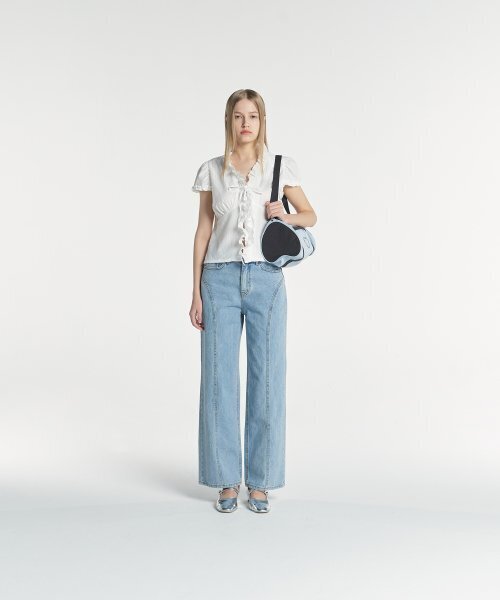 MARGARIN FINGERS(マーガリンフィンガース)の「CURVED LINE DENIM PANTS (LIGHT BLUE)(デニムパンツ・レディース・その他・MEDIUM/SMALL)」の1枚目の写真