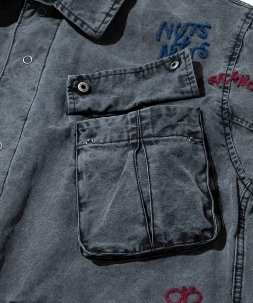 Universal Style Wear(ユニバーサルスタイルウェア)の「Universal Style Wear/ユニバーサルスタイルウェア RAKUGAKI fatig shirt(シャツ/ブラウス・メンズ・ブラック系その他2/カーキ・X-LARGE/MEDIUM/LARGE)」の4枚目の写真