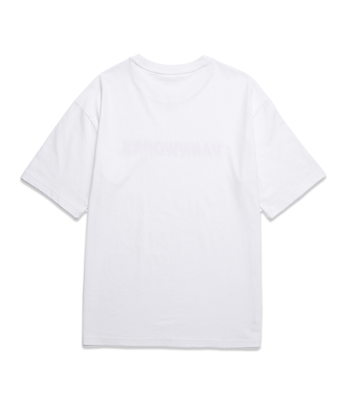 VANNWORKS(バンワークス)の「ベーシックロゴオーバーサイズ半袖Tシャツ (VS0104) ホワイト/オレンジ(Tシャツ/カットソー・レディース・その他・SMALL/X-LARGE/XX-LARGE/LARGE/MEDIUM)」の2枚目の写真