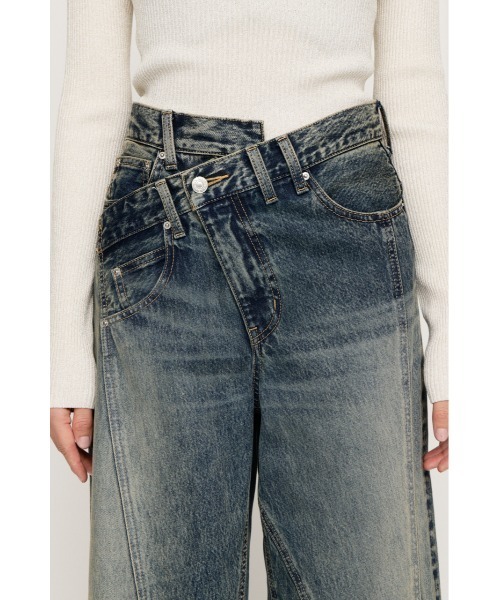 SLY(スライ)の「【新色追加】J/W SWITCHING STRAIGHT PT ジャストウエスト スウィッチングストレートパンツ 秋服 冬服(デニムパンツ・レディース・ブルー/ブルー系その他/ダークブルー・2/1/0)」の9枚目の写真