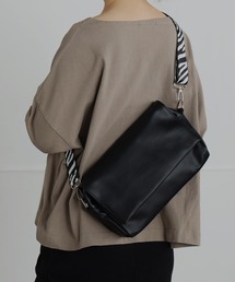 ALTROSE（アルトローズ）の「【500mlペットボトル可】2WAY フラップ ボディバッグ ショルダー バッグ 長方形 合皮（ショルダーバッグ）」