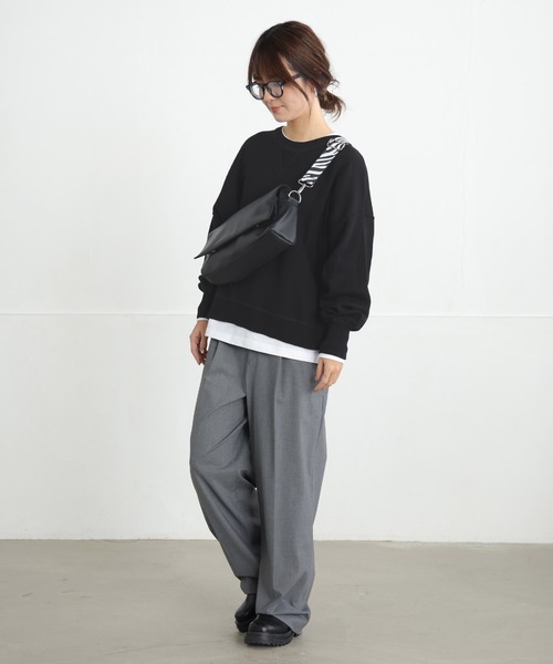 ALTROSE（アルトローズ）の「【500mlペットボトル可】2WAY フラップ ボディバッグ ショルダー バッグ 長方形 合皮（ショルダーバッグ・レディース・ブラック/ゼブラ/ブラック系その他5/シルバー/グレイッシュベージュ・FREE）」の9枚目の写真