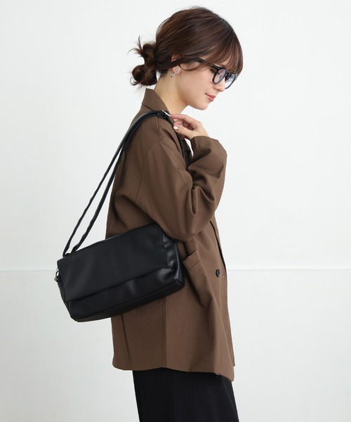 ALTROSE（アルトローズ）の「【500mlペットボトル可】2WAY フラップ ボディバッグ ショルダー バッグ 長方形 合皮（ショルダーバッグ・レディース・ブラック/ゼブラ/ブラック系その他5/シルバー/グレイッシュベージュ・FREE）」の19枚目の写真