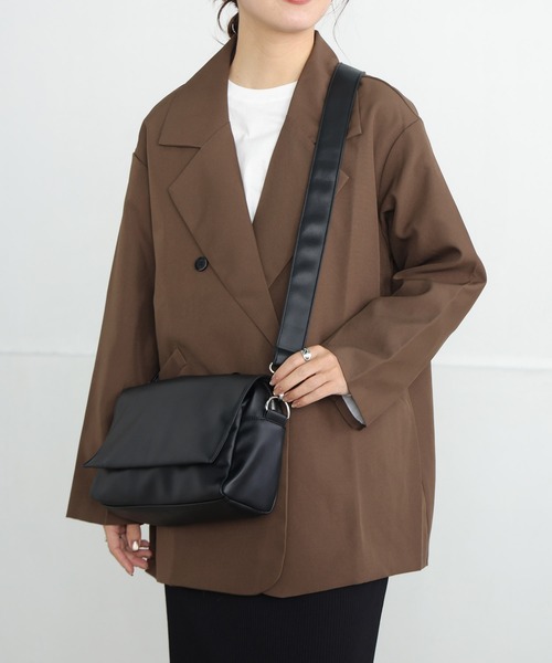 ALTROSE（アルトローズ）の「【500mlペットボトル可】2WAY フラップ ボディバッグ ショルダー バッグ 長方形 合皮（ショルダーバッグ・レディース・ブラック/ゼブラ/ブラック系その他5/シルバー/グレイッシュベージュ・FREE）」の20枚目の写真