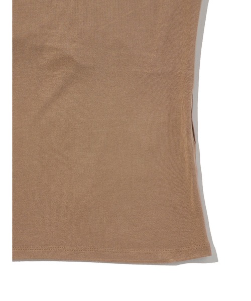 Levi's(リーバイス)の「Levi's/リーバイス クララ オフショルダー ロングスリーブ トップ(Tシャツ/カットソー・レディース・ブラウン・M/S/XS)」の7枚目の写真