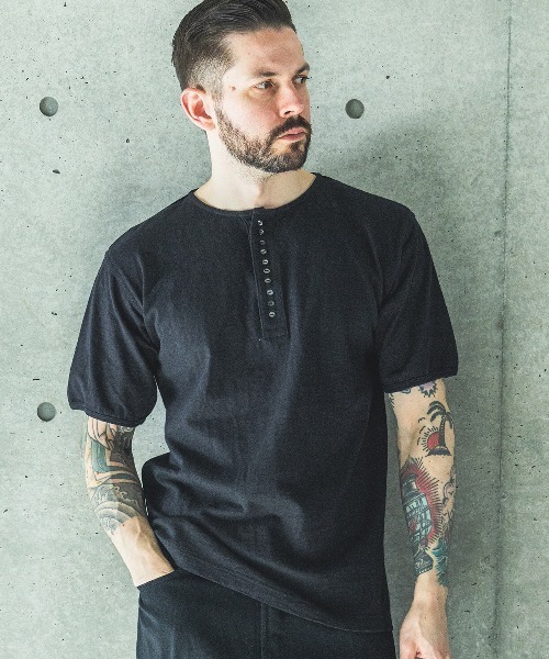 MR.OLIVE(ミスターオリーブ)の「VINTAGE CALIFORNIA COTTON / 10-BUTTON HENLEY NECK SHIRT /M261138(Tシャツ/カットソー・メンズ・オフホワイト/ブラック・MEDIUM/LARGE)」の1枚目の写真