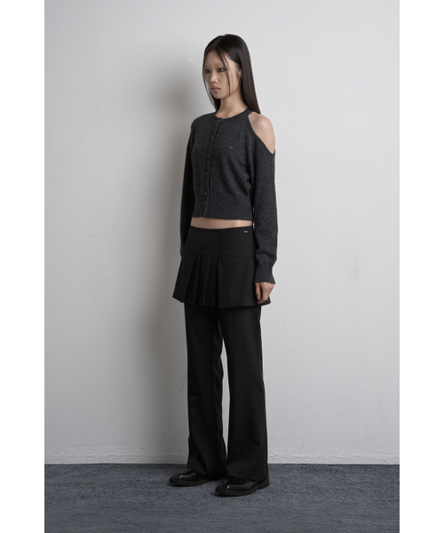 SYNERJYN（シナジン）の「SHOULDER SLIT KNIT CARDIGAN CHARCOAL（カーディガン/ボレロ・レディース・その他・ONE SIZE）」の2枚目の写真
