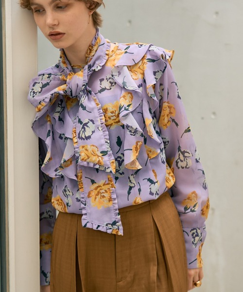 DESIGNWORKS（デザインワークス）の「【セットアップ対応】フラワープリントリボン付きラッフルブラウス（シャツ/ブラウス・レディース・ブラック・38）」の14枚目の写真