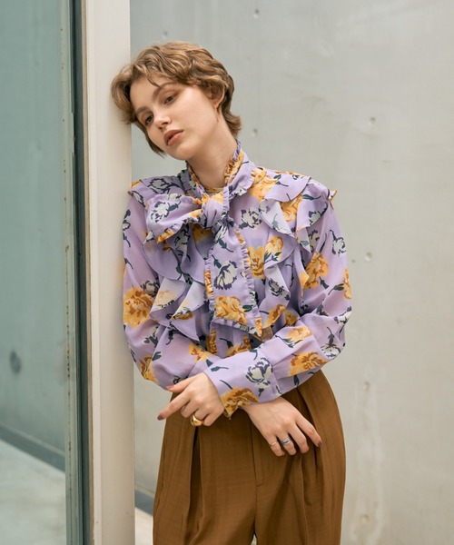 DESIGNWORKS（デザインワークス）の「【セットアップ対応】フラワープリントリボン付きラッフルブラウス（シャツ/ブラウス・レディース・ブラック・38）」の15枚目の写真