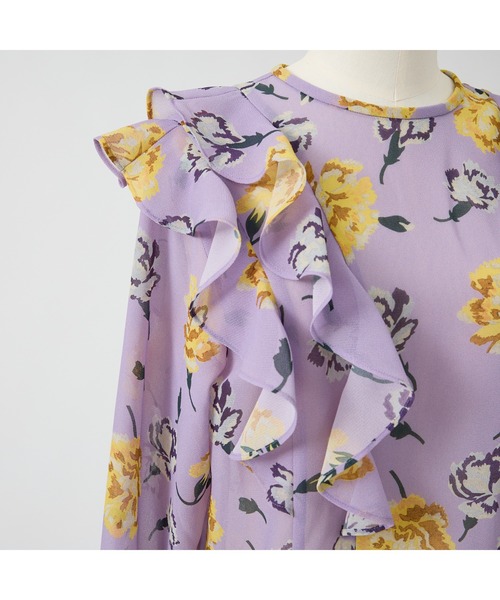 DESIGNWORKS（デザインワークス）の「【セットアップ対応】フラワープリントリボン付きラッフルブラウス（シャツ/ブラウス・レディース・ブラック・38）」の7枚目の写真