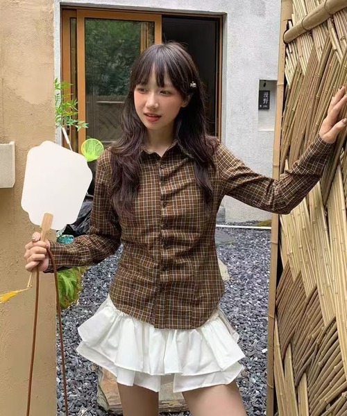 AsheKsha(アシクシャ)の「レトロなチェック柄の長袖シャツ(シャツ/ブラウス・レディース・ブルー/ブラウン・M)」の1枚目の写真