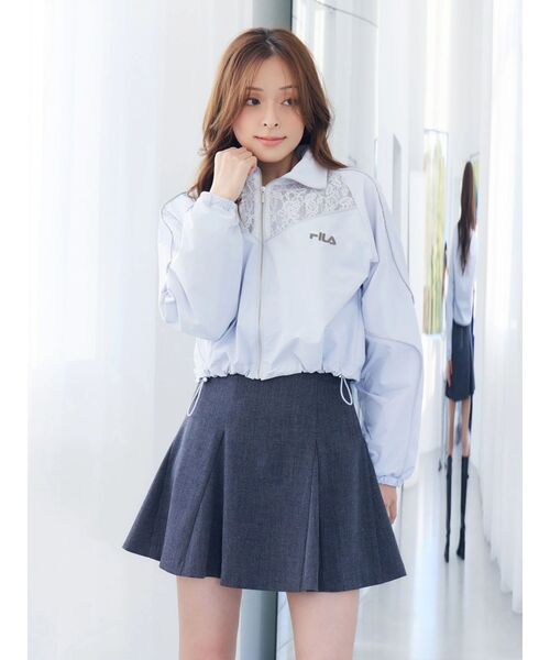 FILA（フィラ）の「【FILA別注】レース切替トラックジャケット（ナイロンジャケット・レディース・オフホワイト/ライトブルー・FREE）」の4枚目の写真