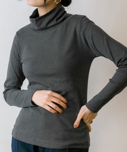 aity(アイティ)の「M-4L コットンハイネックカットソー 夏服(Tシャツ/カットソー・レディース・オフホワイト/チャコールグレー/グレイッシュベージュ/ブラック・4L/3L/LL/L/M)」の4枚目の写真