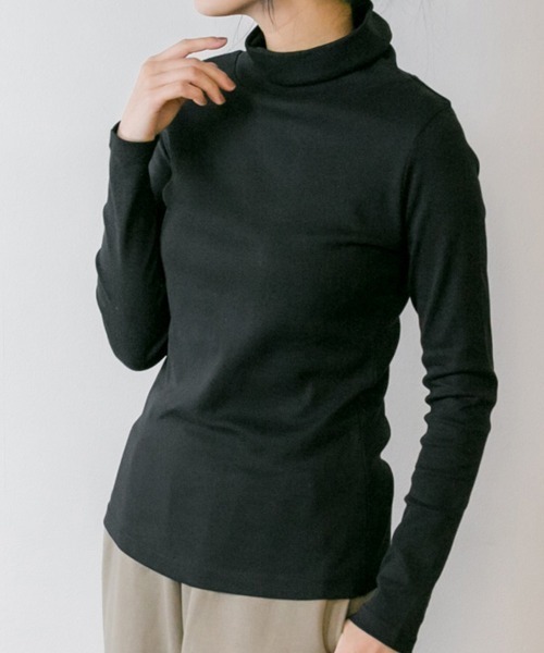 aity(アイティ)の「M-4L コットンハイネックカットソー 夏服(Tシャツ/カットソー・レディース・オフホワイト/チャコールグレー/グレイッシュベージュ/ブラック・4L/3L/LL/L/M)」の3枚目の写真