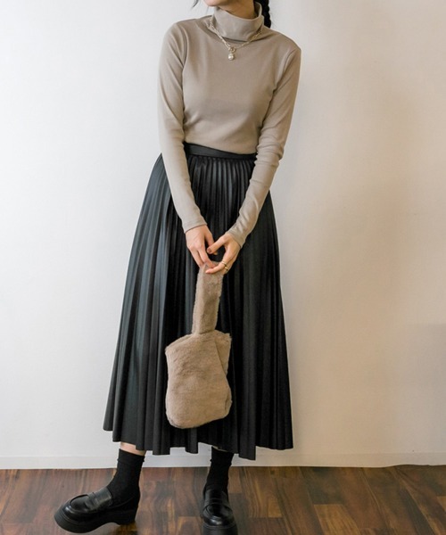 aity(アイティ)の「M-4L コットンハイネックカットソー 夏服(Tシャツ/カットソー・レディース・オフホワイト/チャコールグレー/グレイッシュベージュ/ブラック・4L/3L/LL/L/M)」の15枚目の写真