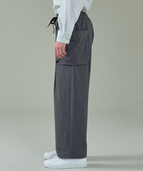 ABAHOUSE（アバハウス）の「【CORDURA】TUCK＆DARTS コーデュラナイロン パラシュートパンツ / セットアップ対応（その他パンツ・メンズ・ブラック/チャコールグレー・46/48）」の18枚目の写真