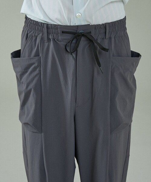 ABAHOUSE（アバハウス）の「【CORDURA】TUCK＆DARTS コーデュラナイロン パラシュートパンツ / セットアップ対応（その他パンツ・メンズ・ブラック/チャコールグレー・46/48）」の20枚目の写真