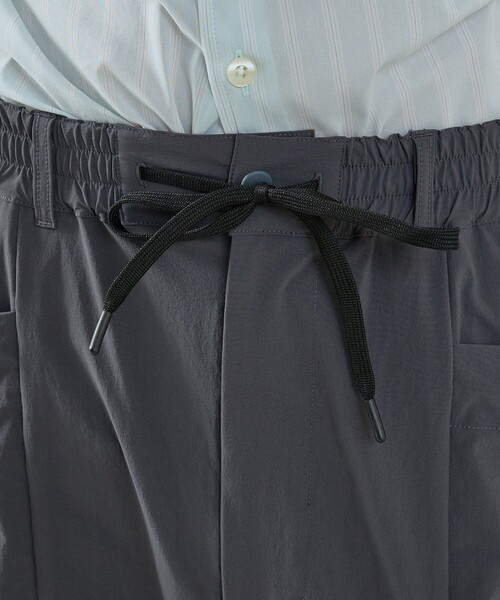 ABAHOUSE（アバハウス）の「【CORDURA】TUCK＆DARTS コーデュラナイロン パラシュートパンツ / セットアップ対応（その他パンツ・メンズ・ブラック/チャコールグレー・46/48）」の21枚目の写真