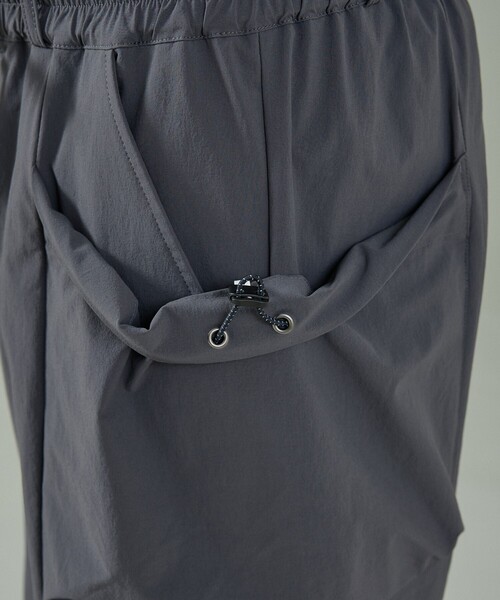 ABAHOUSE（アバハウス）の「【CORDURA】TUCK＆DARTS コーデュラナイロン パラシュートパンツ / セットアップ対応（その他パンツ・メンズ・ブラック/チャコールグレー・46/48）」の12枚目の写真