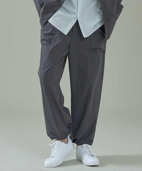 ABAHOUSE（アバハウス）の「【CORDURA】TUCK＆DARTS コーデュラナイロン パラシュートパンツ / セットアップ対応（その他パンツ・メンズ・ブラック/チャコールグレー・46/48）」の3枚目の写真