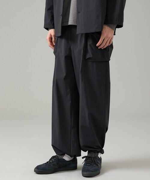 ABAHOUSE（アバハウス）の「【CORDURA】TUCK＆DARTS コーデュラナイロン パラシュートパンツ / セットアップ対応（その他パンツ・メンズ・ブラック/チャコールグレー・46/48）」の22枚目の写真