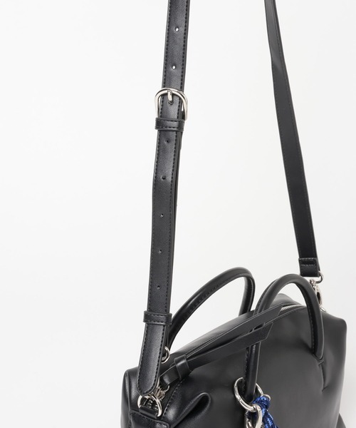 GLOBAL WORK（グローバルワーク）の「500mペットボトル収納可能/スペ軽チャーム付き2WAYボストン/646553（ボストンバッグ・レディース・ダークブラウン/ブラウン系6/ブラック・ONE SIZE）」の5枚目の写真