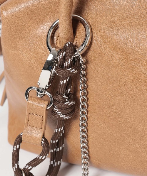 GLOBAL WORK（グローバルワーク）の「500mペットボトル収納可能/スペ軽チャーム付き2WAYボストン/646553（ボストンバッグ・レディース・ダークブラウン/ブラウン系6/ブラック・ONE SIZE）」の17枚目の写真