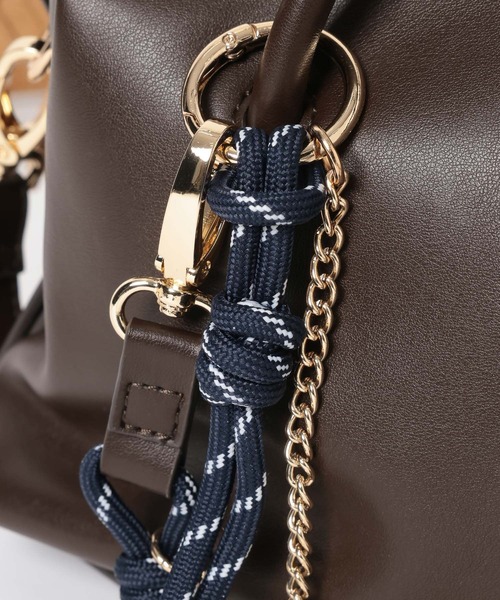 GLOBAL WORK（グローバルワーク）の「500mペットボトル収納可能/スペ軽チャーム付き2WAYボストン/646553（ボストンバッグ・レディース・ダークブラウン/ブラウン系6/ブラック・ONE SIZE）」の16枚目の写真