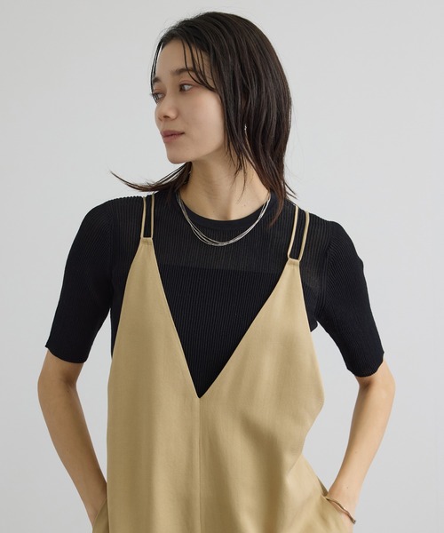 SALON adam et rope'(サロン アダム エ ロペ)の「【WEB限定】シアーリブニットハーフスリーブプルオーバー(Tシャツ/カットソー・レディース・オフホワイト/ブラック/レッド/ブラウン・FREE)」の5枚目の写真