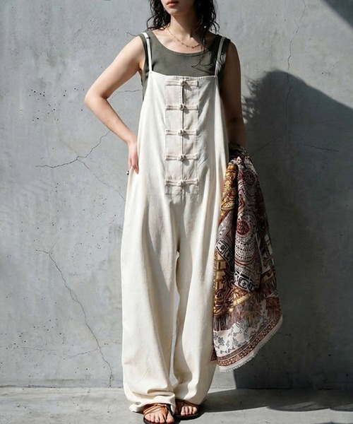 antiqua(アンティカ)の「チャイナボタン ワイド リネン風 サロペット(サロペット/オーバーオール・レディース・ブラック/ナチュラル・P/R)」の2枚目の写真