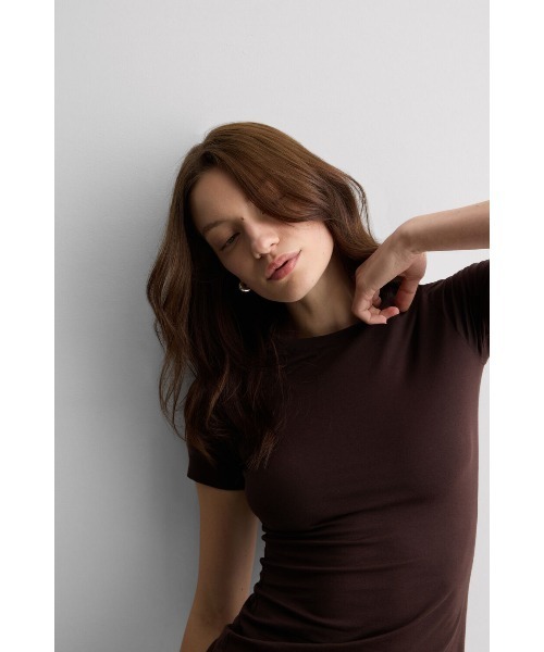 Intimissimi(インティミッシミ)の「ストレッチ スーペリアコットン ショートスリーブ ニット(Tシャツ/カットソー・レディース・ライラック/モカ/ライトイエロー・L/M/S)」の2枚目の写真