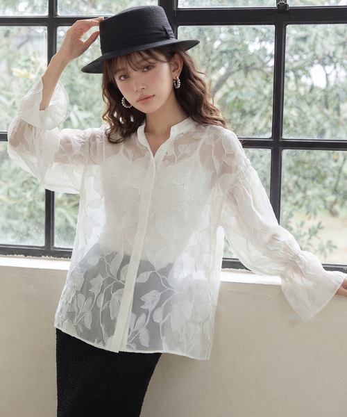 SAISON DE PAPILLON(セゾンドパピヨン)の「【ZOZO限定】フラワージャガードシアーシャツ 体型カバー ボタン開閉 ゆったり スタンドカラー シアーブラウス 軽量 通勤 オフィスカジュアル uvカット(シャツ/ブラウス・レディース・ブラック/ベージュ・フリー)」の20枚目の写真