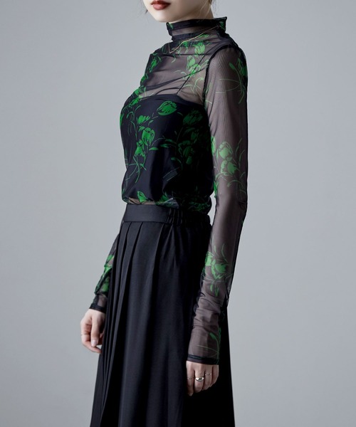 etoll.(エトル)の「花柄シアーボトルネックトップス(Tシャツ/カットソー・レディース・ブラウン/ブラック/ネイビー・M)」の1枚目の写真
