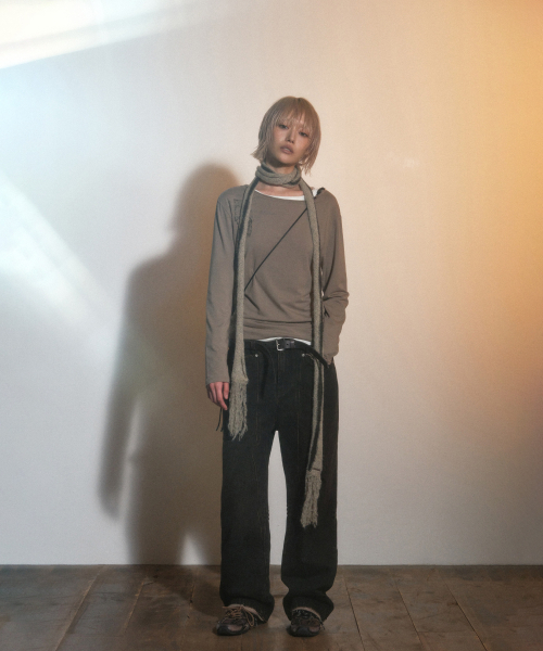PORTERNA(ポルテナ)の「BOAT NECK GRAPHIC LONG SLEEVE T-SHIRT-BEIGE(Tシャツ/カットソー・レディース・その他・OS)」の2枚目の写真