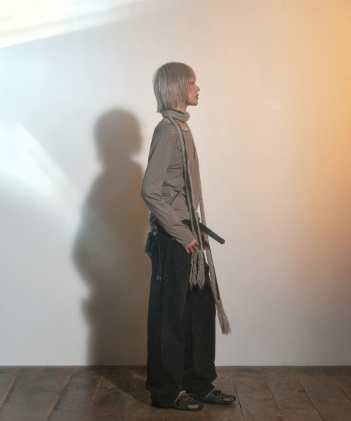 PORTERNA(ポルテナ)の「BOAT NECK GRAPHIC LONG SLEEVE T-SHIRT-BEIGE(Tシャツ/カットソー・レディース・その他・OS)」の3枚目の写真