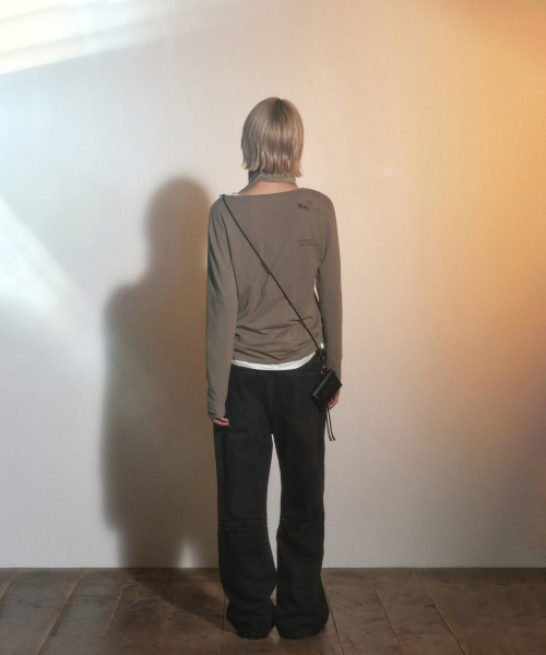 PORTERNA(ポルテナ)の「BOAT NECK GRAPHIC LONG SLEEVE T-SHIRT-BEIGE(Tシャツ/カットソー・レディース・その他・OS)」の4枚目の写真